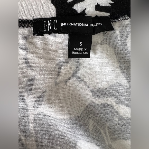 🖤 NWT! INC Floral Puff Shoulder Blouse - Picture 8 of 8